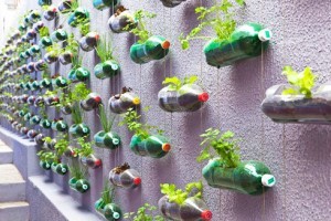 Quelle: http://www.apartmenttherapy.com/a-recycled-plastic-bottle-vert-152419 